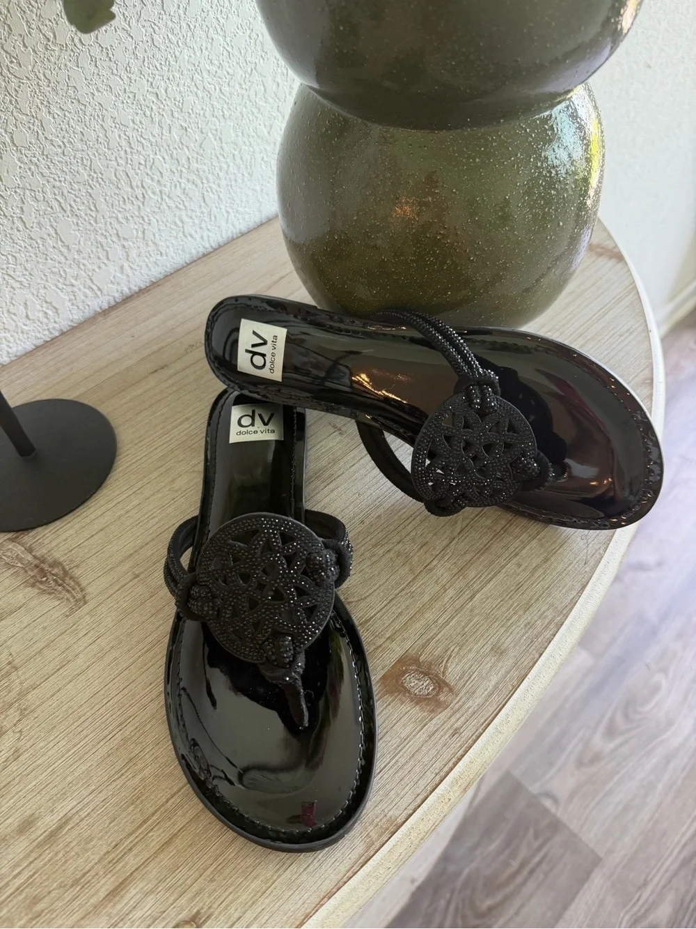 DV by Dolce Vita Black Patent Decorative Thong Sandals size 10